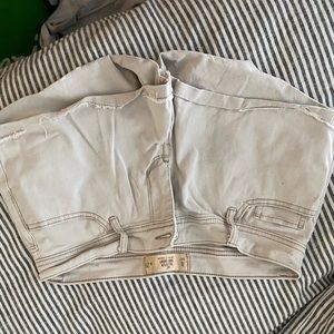 Hollister size 9 beige shorts
